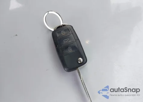 2008 Volkswagen Jetta Wolfsburg Edition z USA, uszkodzony, nr VIN 3VWRJ71K48M176889